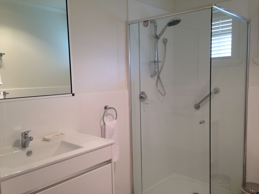 Bathroom, Port Arthur Villas