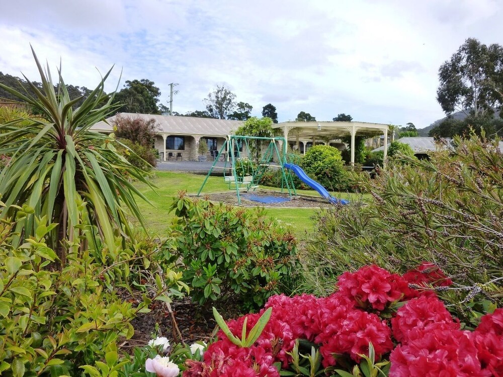 Garden view, Port Arthur Villas