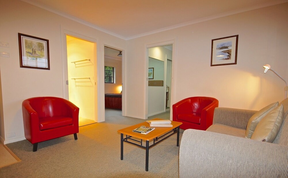 Living area, Port Arthur Villas