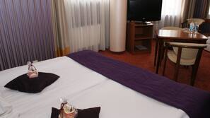 Hochwertige Bettwaren, Pillowtop-Betten, Zimmersafe, Schreibtisch