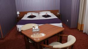 Hochwertige Bettwaren, Pillowtop-Betten, Zimmersafe, Schreibtisch