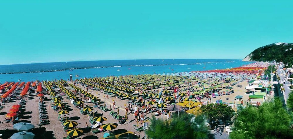 Animazione Picture Of I Delfini Beach Village Cattolica