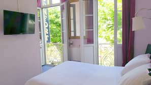 Premium bedding, in-room safe, desk, iron/ironing board