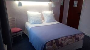 Premium bedding, in-room safe, desk, iron/ironing board