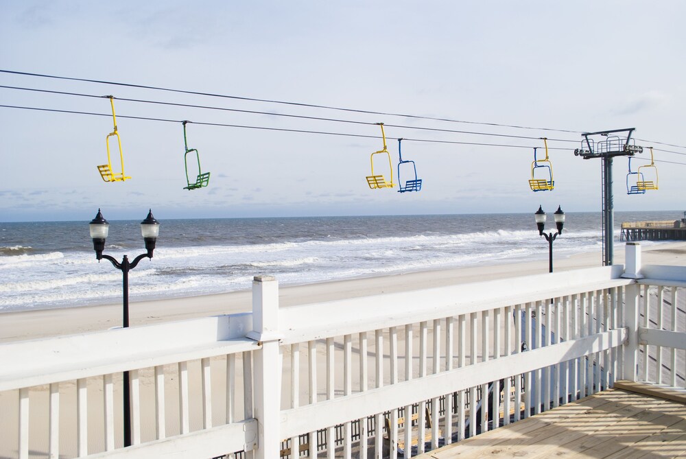 Exterior, Boardwalk Hotel Charlee & Beach House Rentals