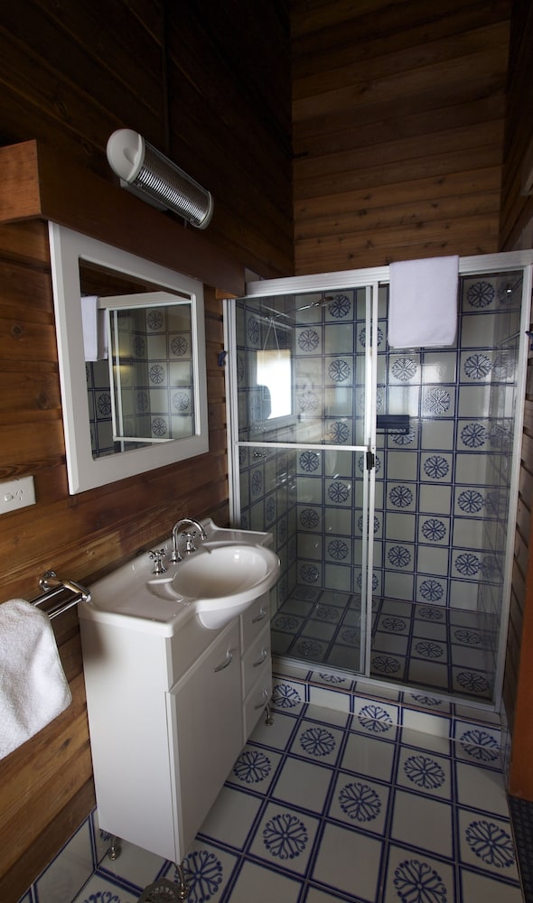 Bathroom, Snowy Gums Chalet