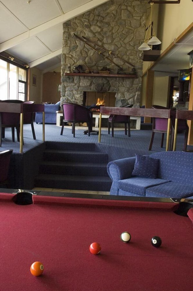 Billiards, Snowy Gums Chalet