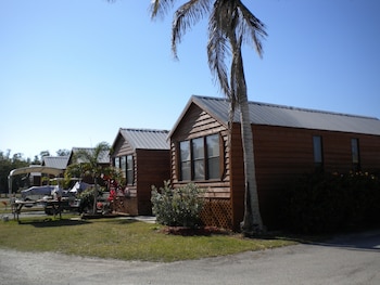 Glades Haven Cozy Cabins Reviews Photos Rates Ebookers Com