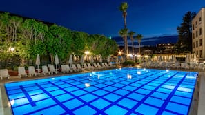 3 outdoor pools, free pool cabanas, pool umbrellas