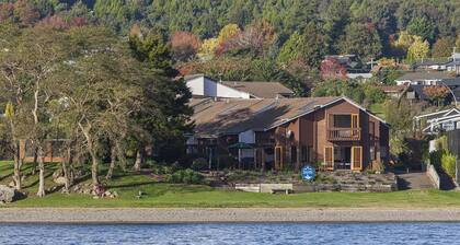 Cascades Lakefront Motel