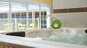 Bain à remous intérieur