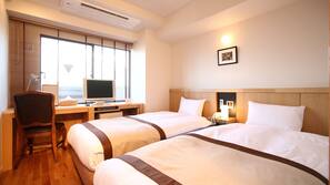 Premium bedding, down comforters, in-room safe, desk
