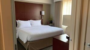 Laptop workspace, blackout drapes, iron/ironing board, free WiFi