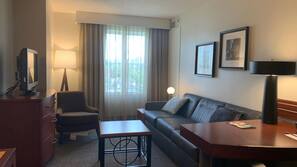Laptop workspace, blackout drapes, iron/ironing board, free WiFi