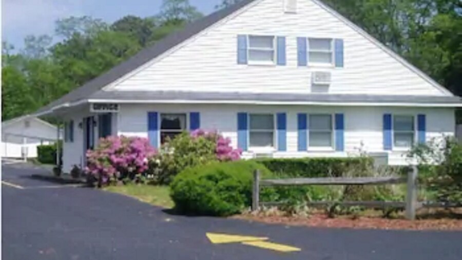 Blue Dolphin Inn
