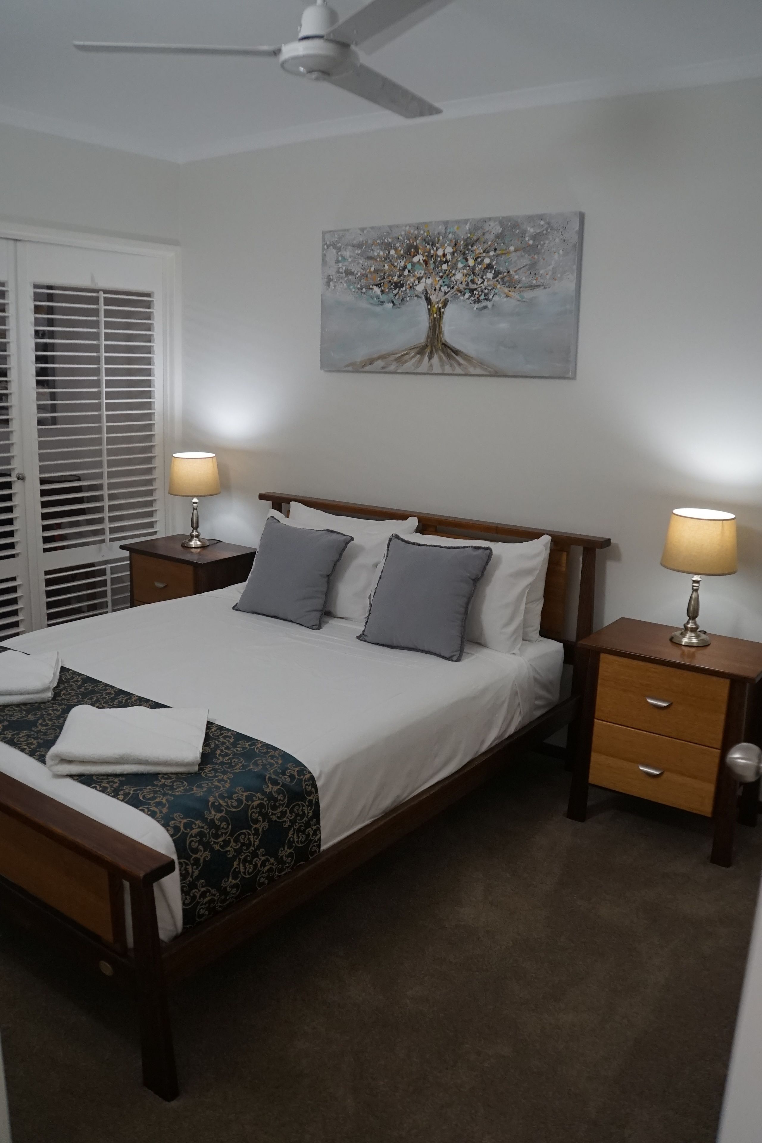 Airlie Seaview Apartments