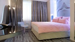 Ropa de cama de alta calidad, minibar, caja fuerte y escritorio