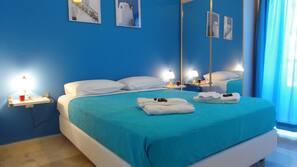 Premium bedding, minibar, blackout drapes, free WiFi