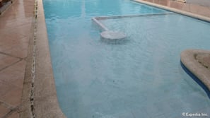 2 outdoor pools