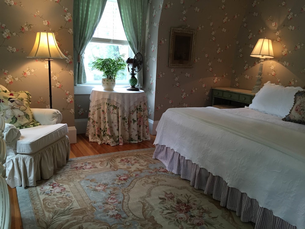 Hilltop House Bed & Breakfast Deals & Reviews (Amenia, USA) Wotif