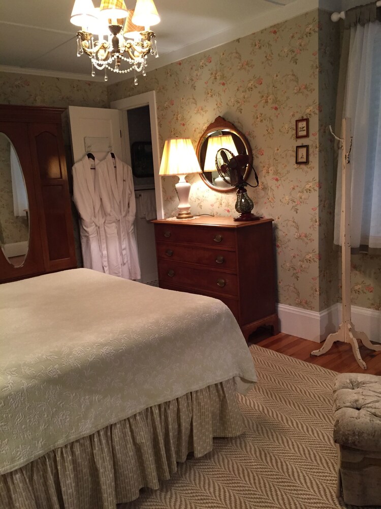 Hilltop House Bed & Breakfast Deals & Reviews (Amenia, USA) Wotif