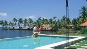 2 outdoor pools
