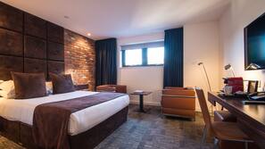 In-room safe, desk, iron/ironing board, free WiFi