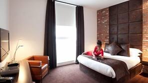 In-room safe, desk, iron/ironing board, free WiFi