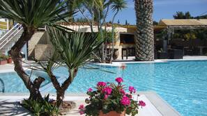 Seasonal outdoor pool, pool loungers