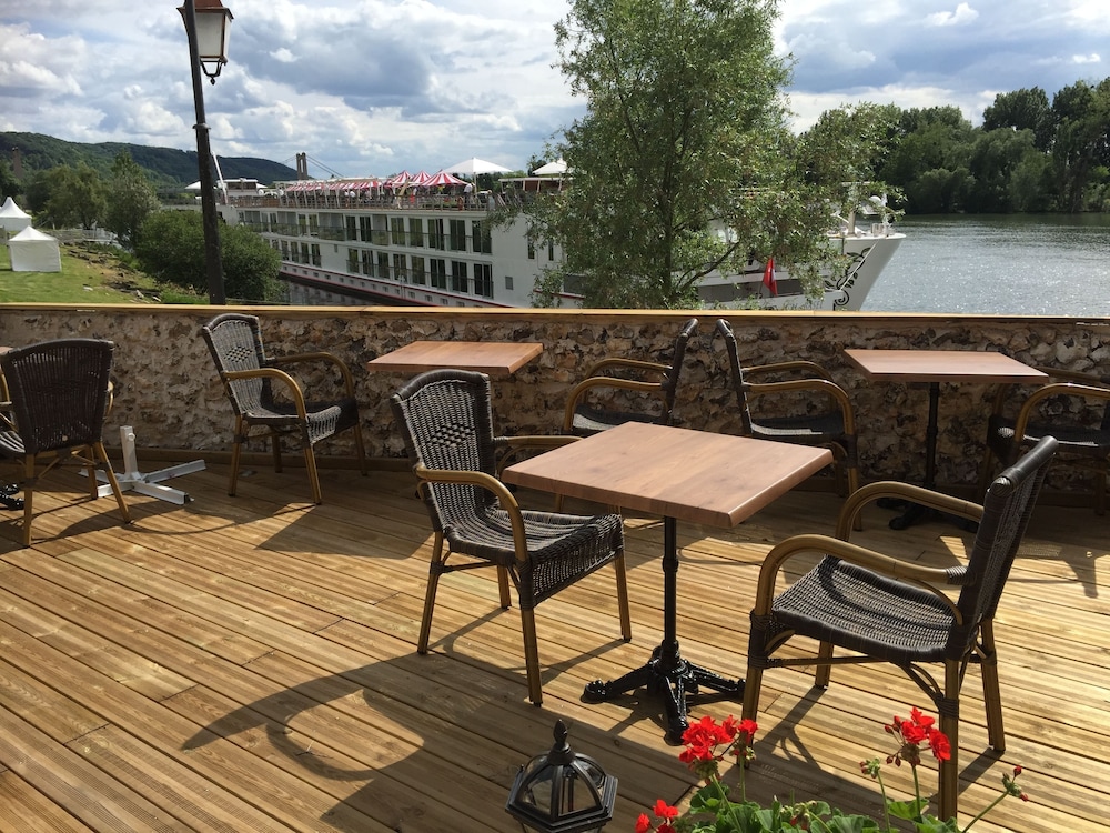 Hotel Restaurant Les Andelys Hotel Restaurant Les Andelys