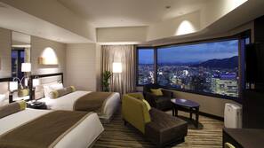 Minibar, in-room safe, desk, iron/ironing board