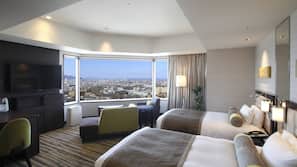 Minibar, in-room safe, desk, iron/ironing board