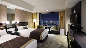 Minibar, in-room safe, desk, iron/ironing board