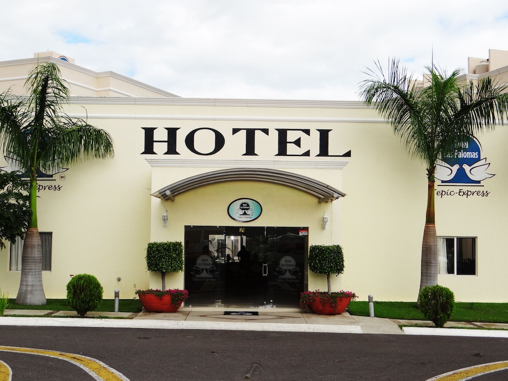 Property entrance, Hotel Las Palomas Tepic Express