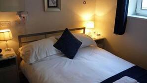 Iron/ironing board, free WiFi, linens