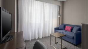Premium bedding, in-room safe, desk, blackout curtains