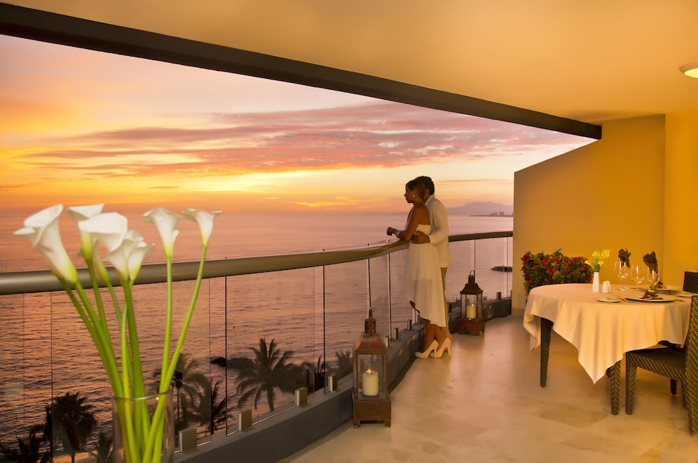 Sunset Plaza Beach Resort u0026 Spa Pto Vallarta All Inclusive in Puerto  Vallarta | Best Rates u0026 Deals on Orbitz