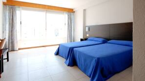 Escritorio, wifi gratis, ropa de cama
