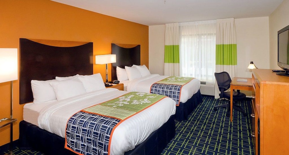 Fairfield Inn Suites By Marriott Charlotte Matthews - 