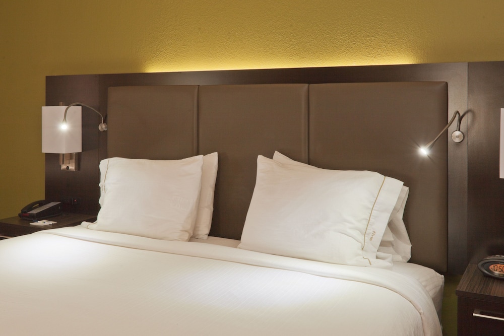 Holiday Inn Express Hotel & Suites Fulton, an IHG Hotel