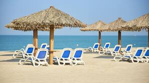 Spiaggia privata, sabbia bianca, cabine da spiaggia gratuite