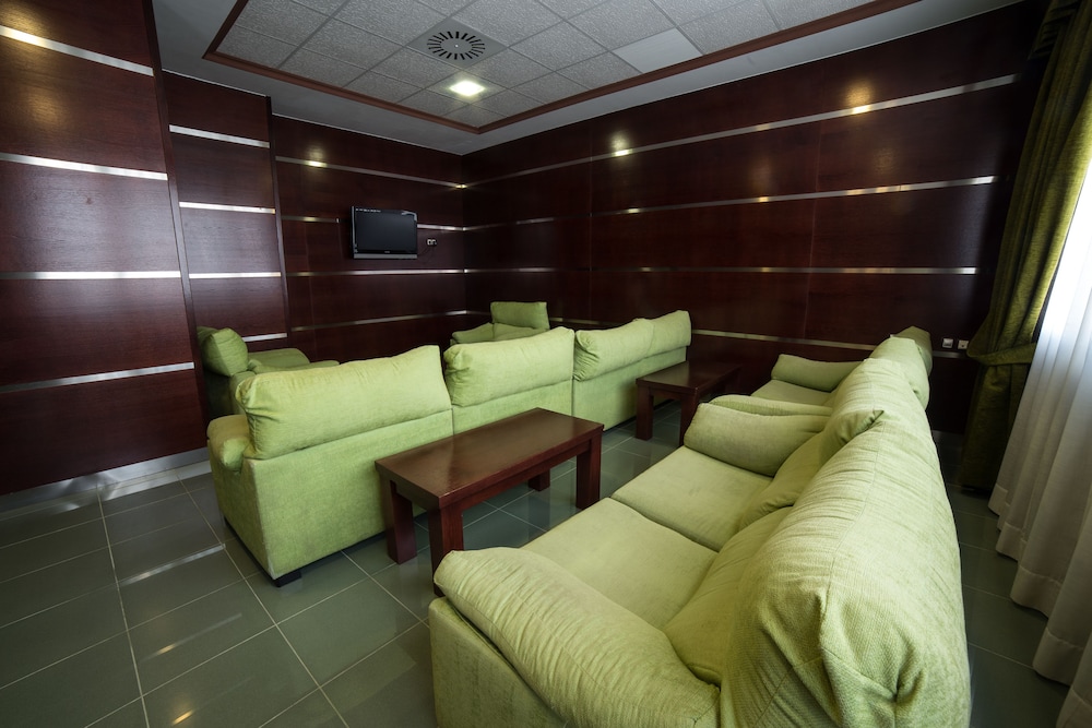 Photo - La Familia Gallo Rojo