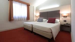 Hypo-allergenic bedding, minibar, in-room safe, desk