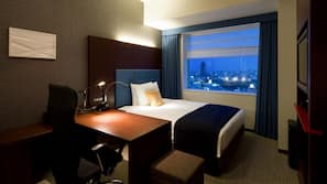 Premium bedding, down duvet, Select Comfort beds, in-room safe
