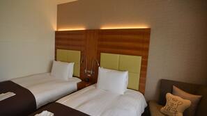 Premium bedding, down duvet, Select Comfort beds, in-room safe