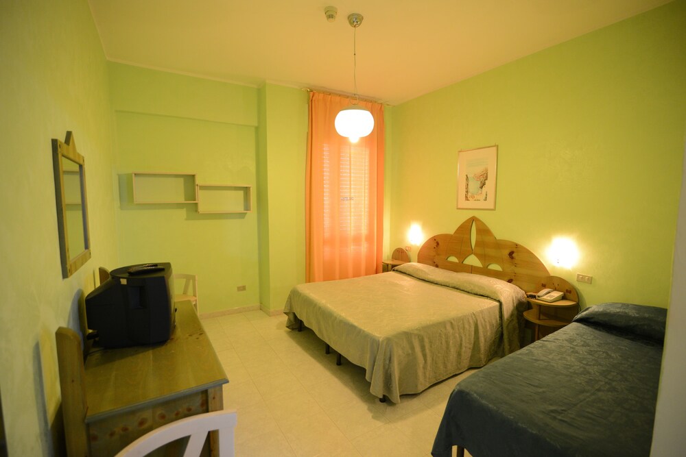 Hotel Club Eloro Noto Italia Expediait