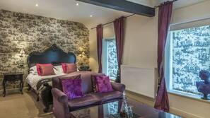 In-room safe, laptop workspace, iron/ironing board, free WiFi
