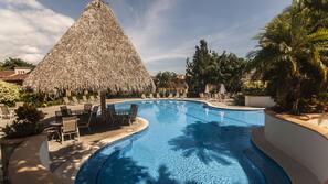 2 outdoor pools