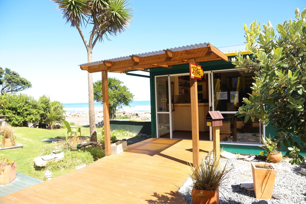 Punakaiki Beach Hostel 2018 Reviews Hotel Booking Featured Image Reception Guestroom