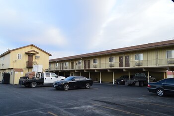 Economy Inn  Pendleton  Room Prices Reviews Travelocity